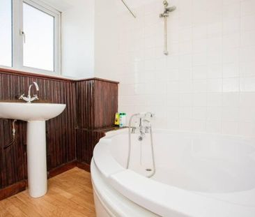 Room in a Shared Flat, Kerbey Street, E14 - Photo 3
