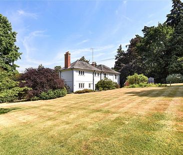 A gated four bedroom detached cottage set in a secluded location in Sunningdale. - Photo 3