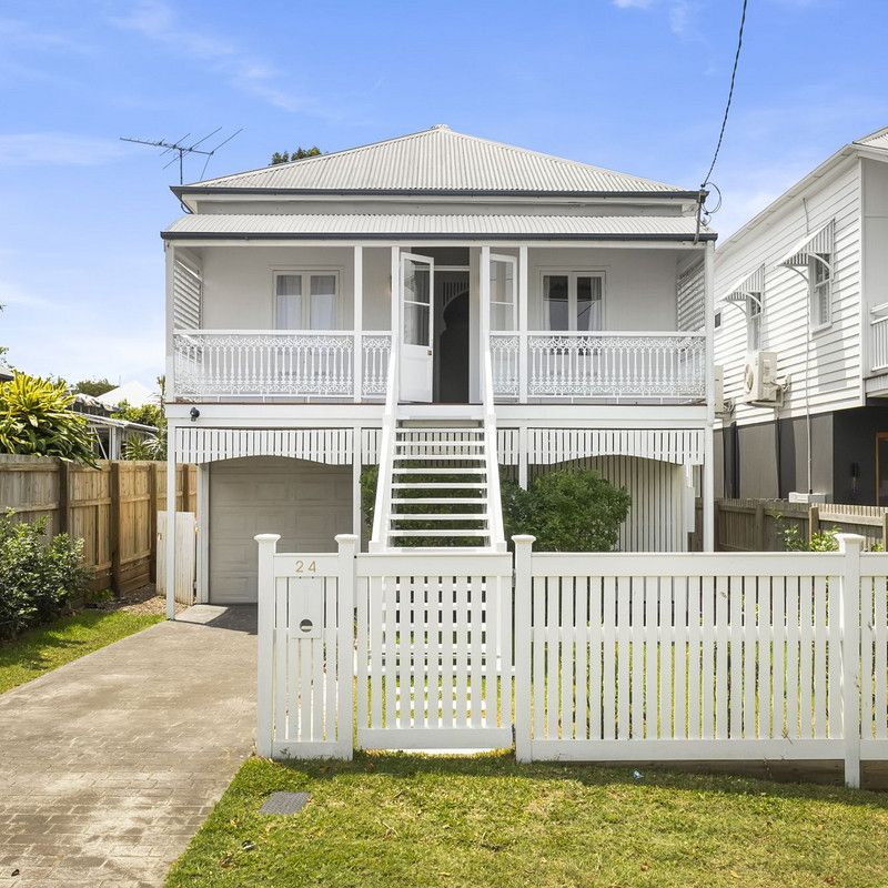 Charming Renovated Cottage in the Heart of Windsor! - Photo 1