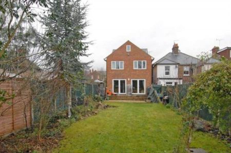 4 bed Detached for rent - Photo 5