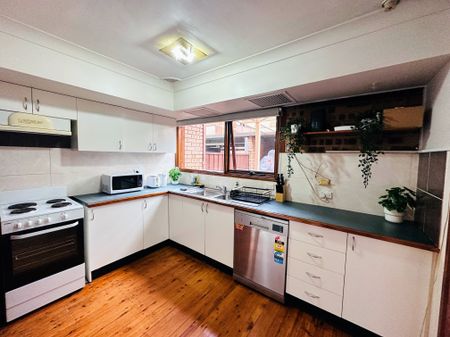 Strathfield South - Photo 4