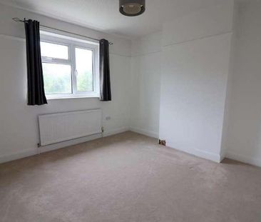 Manton Drive, Luton, Bedfordshire, LU2 - Photo 4