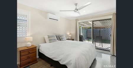 Spacious Family Home with Outdoor Entertaining - Photo 5