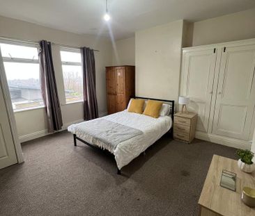 1 bedroom in a house share to rent - Photo 2