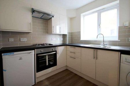 Chapel Road, Redhill, RH1 - Photo 3