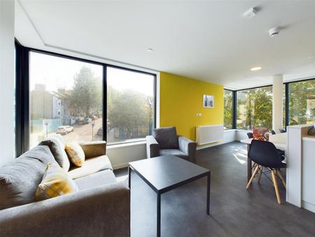1 bedroom in a flat share to rent - Photo 2