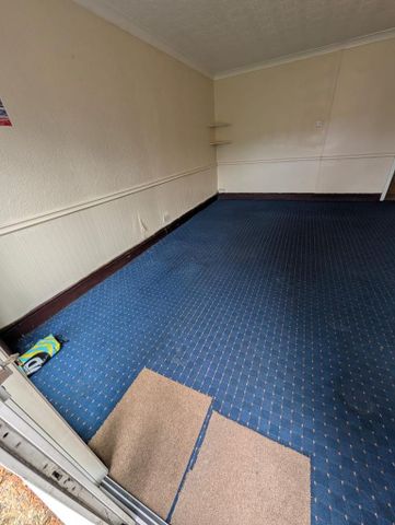 5 bedroom semi-detached house to rent - Photo 2