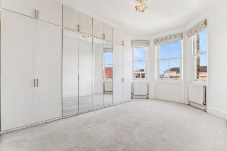 4 bedroom flat in Allen Street - Photo 5