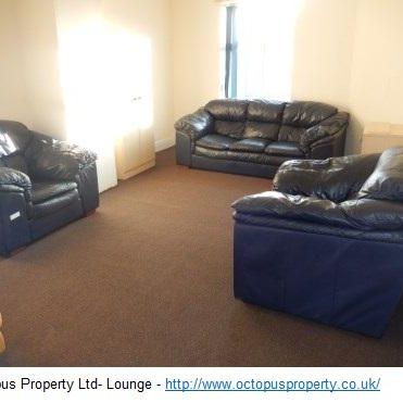 3 bedroom flat to rent - Photo 1