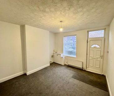 2 bedroom end of terrace house to rent - Photo 2