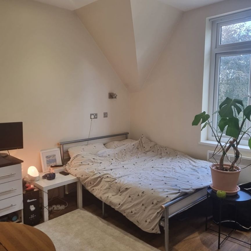 Studio Flat, Gala House, B5 - Photo 1