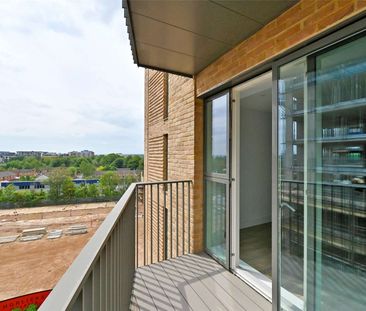 A stylish two bedroom apartment with car parking and private balcon... - Photo 4