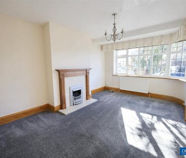 4 bedroom semi-detached bungalow to rent - Photo 2