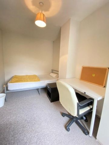 4 bedroom terraced house to rent - Photo 5