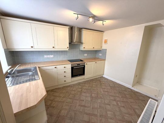 3 bedroom terraced house to rent - Photo 1
