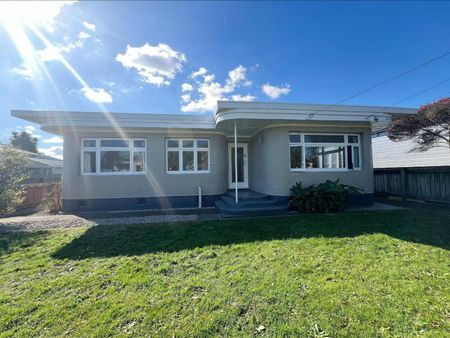 Sunny Art Deco home - Photo 5