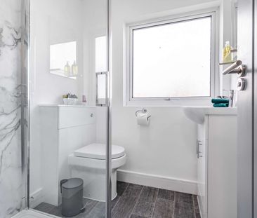 Modern Double Rooms **Virtual 3D Tour Available** - Photo 5