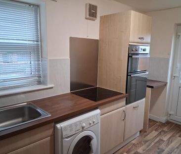 2 bedroom end of terrace house to rent - Photo 5