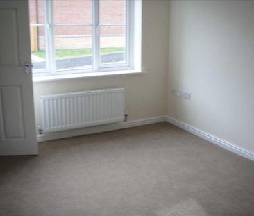 3 bedroom semi-detached house to rent - Photo 4