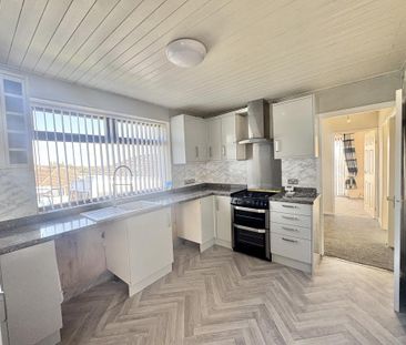 2 bedroom semi-detached bungalow to rent - Photo 4