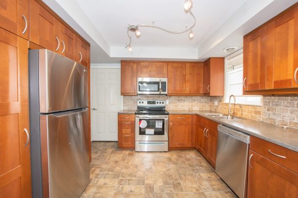 54 Trelawn Parkway, Welland - 3 Bedroom Main Unit - Photo 1