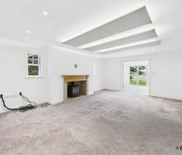 4 bedroom detached house to rent - Photo 2