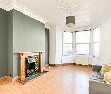 3 bedroom end of terrace house to rent - Photo 1