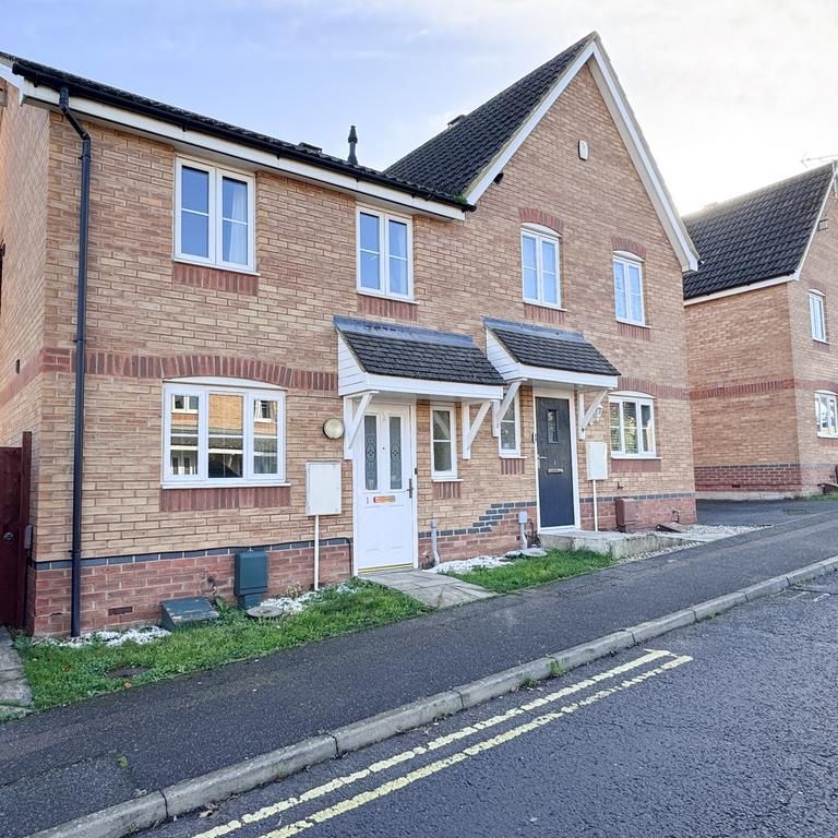 3 bedroom semi-detached house to rent - Photo 1