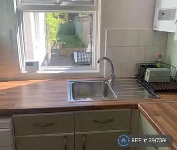 2 bedroom end of terrace house to rent - Photo 5