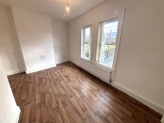 3 bedroom end of terrace house to rent - Photo 1