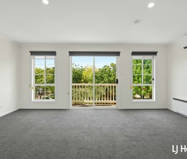 74B Kelleway Avenue, Nicholls ACT, Belconnen - Photo 2