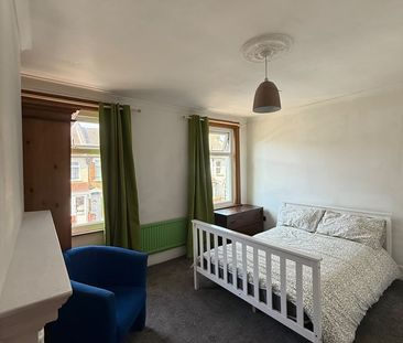 2 Bed Detached House, Brock Road, E13 - Photo 2