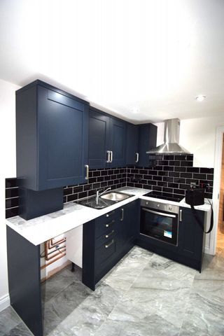 Shared Room to let in a shared flat - for single female only- £850 inclusive bills - Photo 3