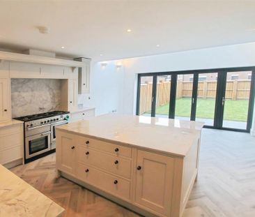 4 bedroom semi-detached house to rent - Photo 4