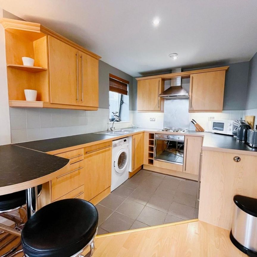 2 bedroom Flat To Let - Photo 1