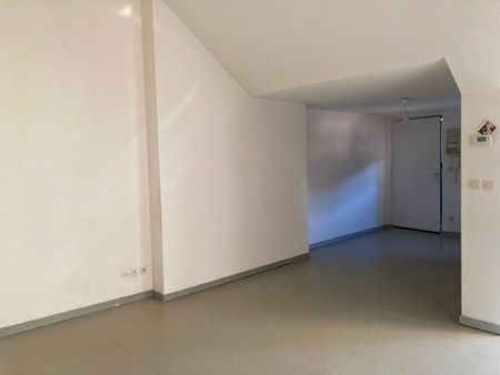 Location Appartement 3 pièces 69m² BESANCON 25000 - Photo 2