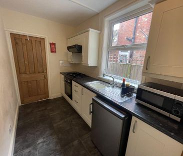 3 bedroom terraced house to rent - Photo 6