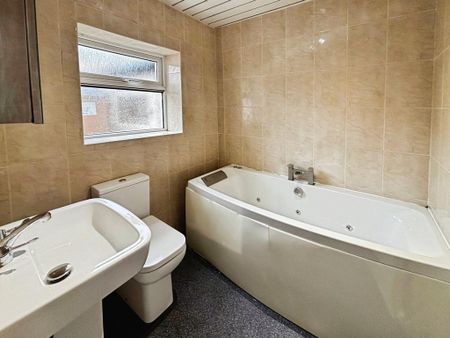 3 bedroom end of terrace house to rent - Photo 5