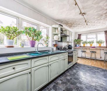 3 bedroom semi-detached house to rent - Photo 6