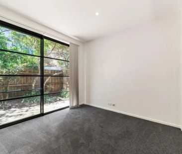 31 Tiuna Grove, Elwood. - Photo 1