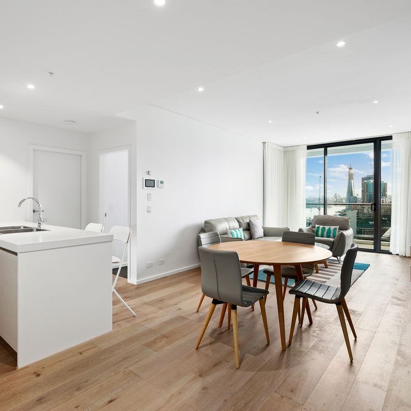 Executive Two Bedroom Apartment - Unfurnished - Photo 1