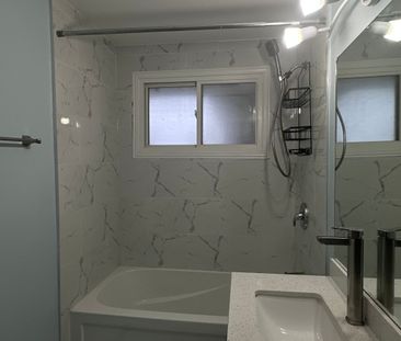 For Lease - 72 Daphne Crescent Unit# Main, Barrie, Ontario - Photo 3