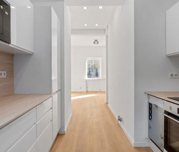 Appartement te huur in Elsene voor € 990 met 1 slaapkamer - Photo 1