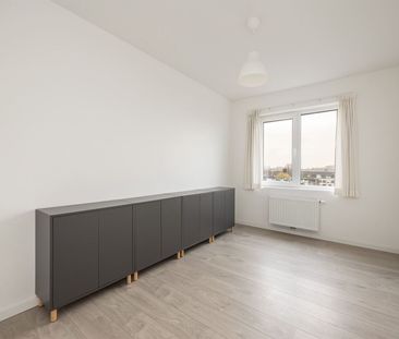 Lichtrijk twee slaapkamer appartement met autostaanplaats - Foto 6