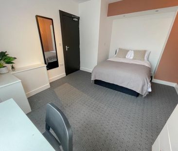 6 bedroom terraced house to rent - Photo 4