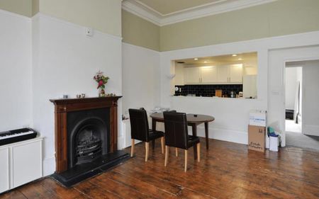 A property with plenty of period features and overlooking Christchurch Green. This is perfectly situated for those looking to live in Clifton Village with the famous Clifton Suspension Bridge on your doorstep. - Photo 3