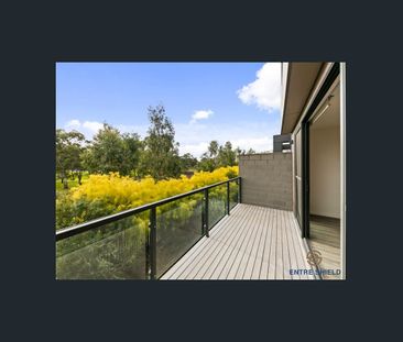 Spacious Modern Townhouse in Prime Bundoora Location - Photo 1