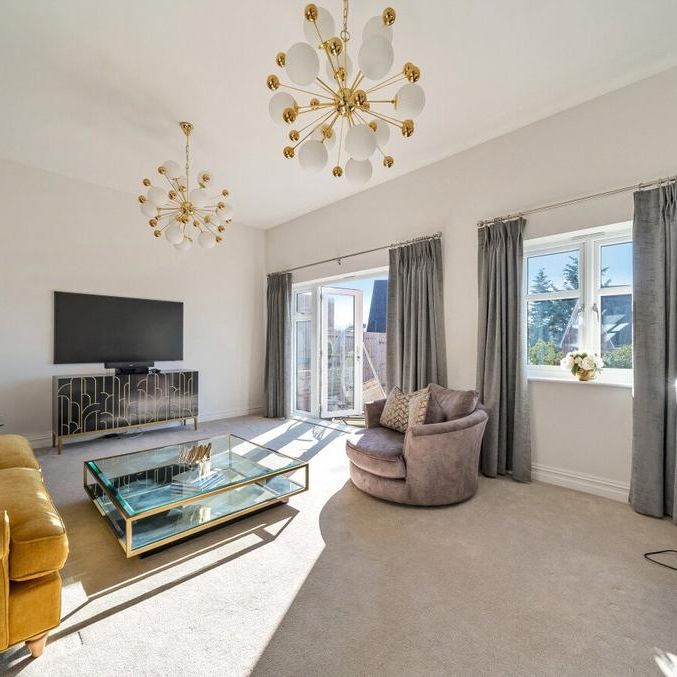 4 bedroom semi-detached house to rent - Photo 1