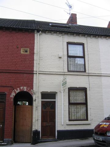 4 bedroom terraced house to rent - Photo 5