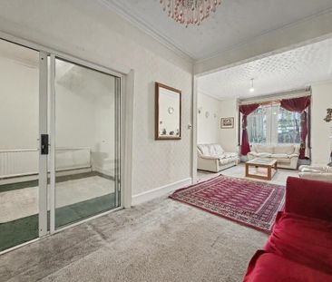 4 Bed Semi-Detached House, Alexandra Road, TW3 - Photo 3